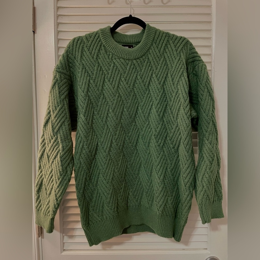 Green knitted thick cozy long sleeve sweater